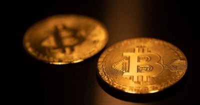 Bitcoin holds steady at $104K as Fed eyes inflation from tariffs before easing