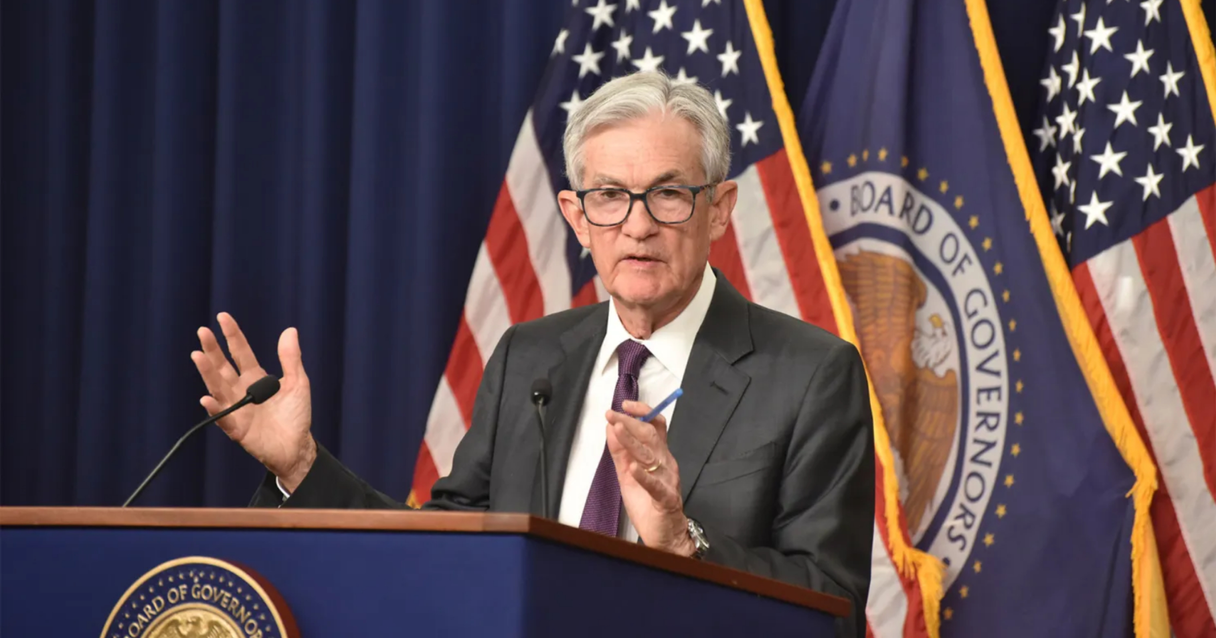 Bitcoin trades flat near $118K as Fed holds rates steady