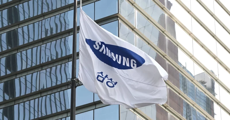 Samsung Electronics leads South Korean chip stocks decline, falls 4.7% to KRW272,500