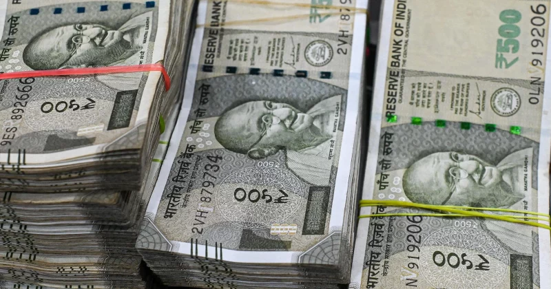 Reserve Bank of India considers rate hikes and currency swaps to stabilize sliding rupee