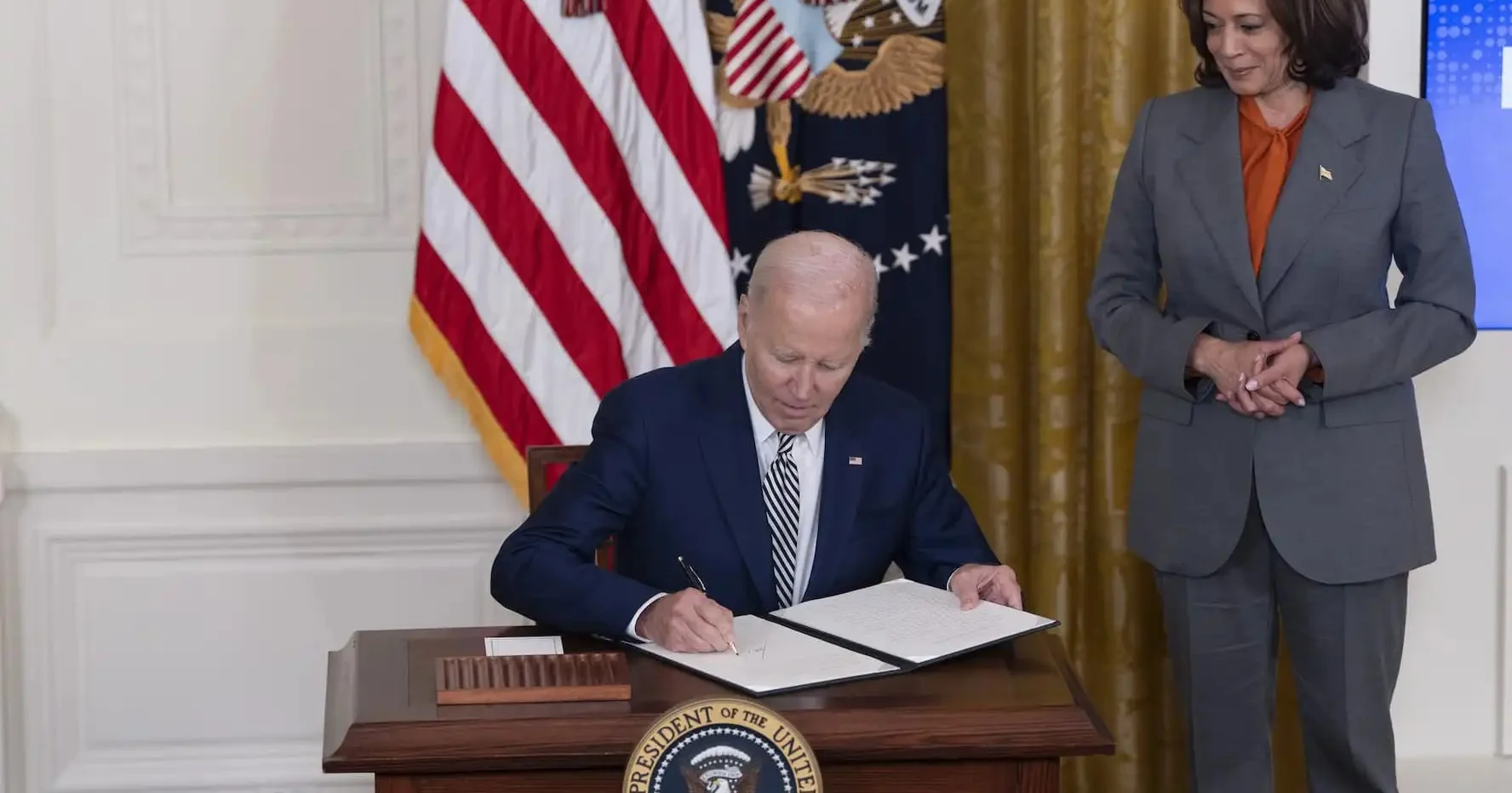 US government’s AI executive order draft revealed by Politico, then pulled at the last minute