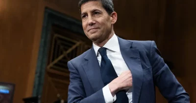 Kevin Warsh begins Fed chair role amid soaring inflation challenges