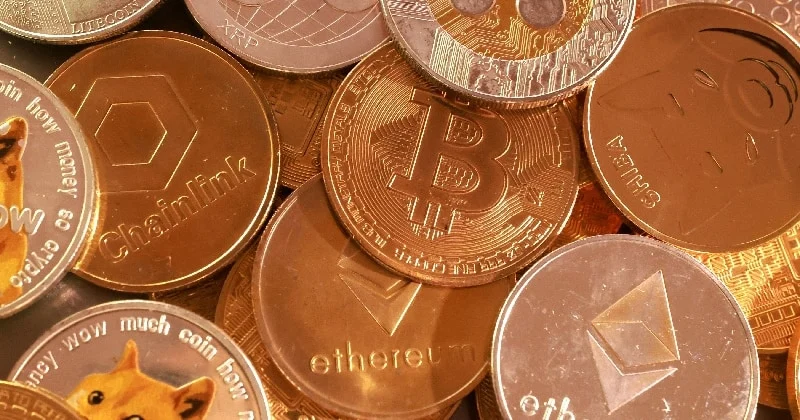 SEC delays plan for crypto versions of US stocks