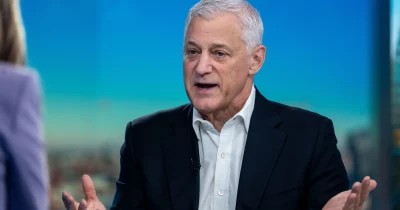 Standard Chartered CEO apologizes for calling workers ‘lower-value human capital’ amid AI layoffs