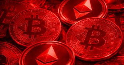 Bitcoin underperforms as ETF outflow streak drags on and stocks hit new highs