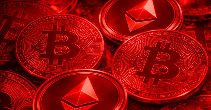 Bitcoin underperforms as ETF outflow streak drags on and stocks hit new highs