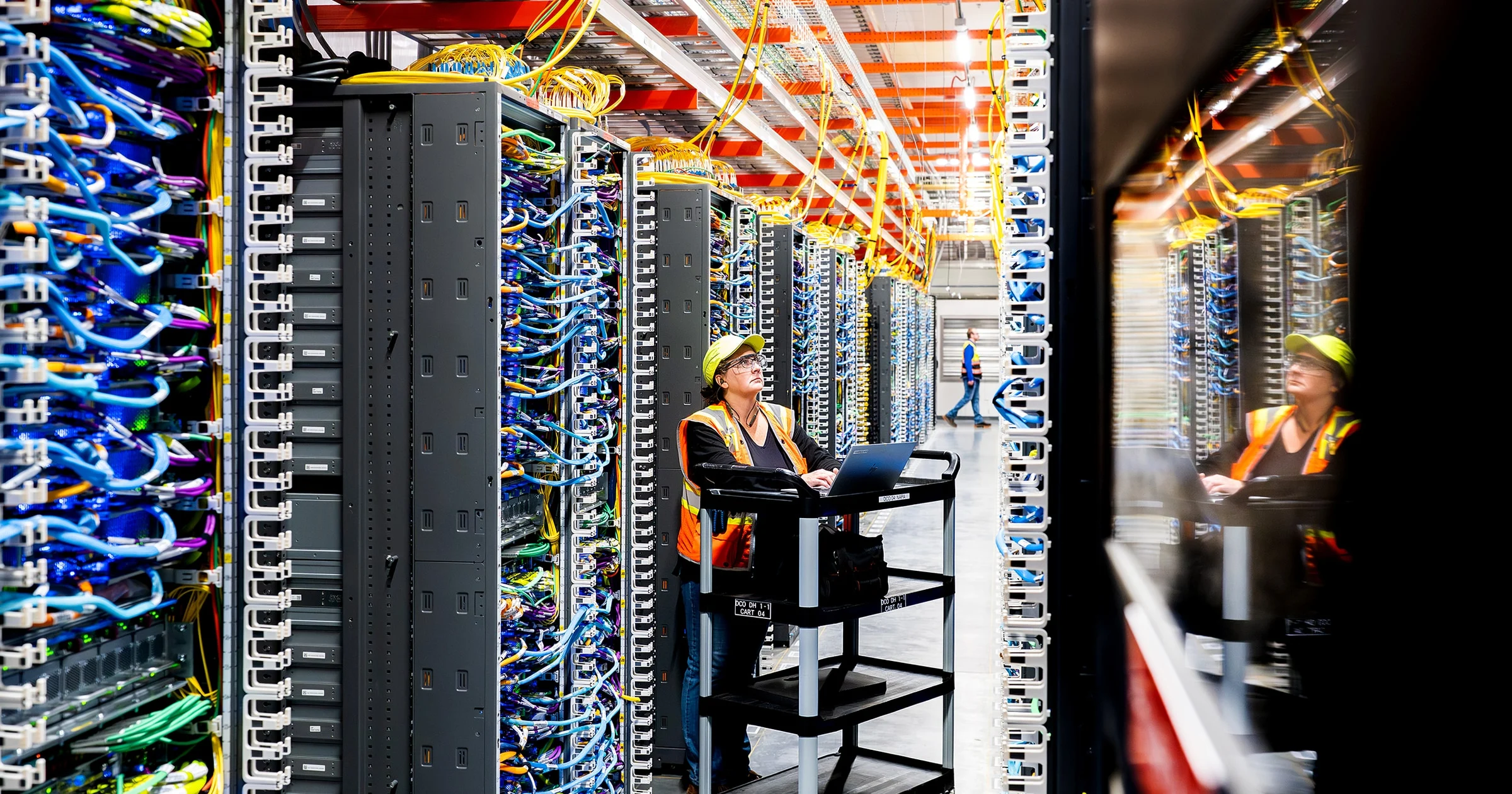 Amazon unveils RNG networking design, boosting data center efficiency by 33% and reducing energy use by 40%
