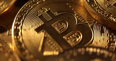 Bitcoin falls below $73,000 despite Trump’s push for CLARITY Act