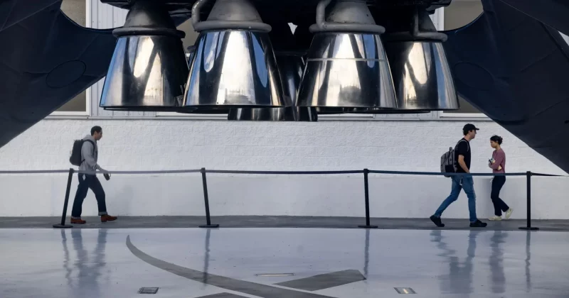 SpaceX staff band together to negotiate lower fees and tax savings ahead of IPO