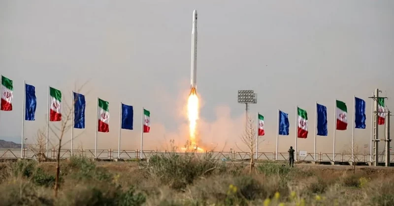 IRGC missile launch over Javanrud lights up Iranian sky as Middle East tensions spike