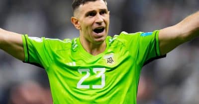 Scaloni updates on Dibu Martínez’s injury ahead of World Cup 2026, and crypto has a stake in it