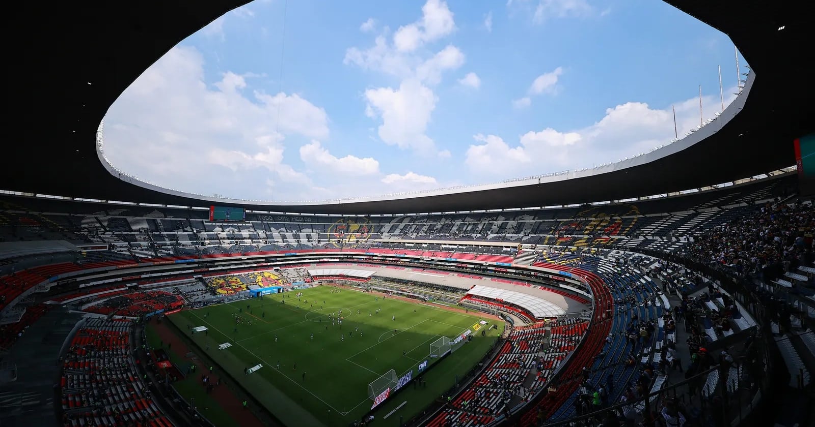 Mexico dominates South Africa 4-0 in World Cup opener at Estadio Azteca