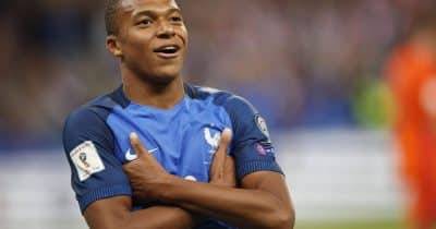 Kylian Mbappe connects with new Real Madrid teammate Denzel Dumfries via video call