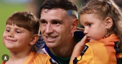 Dibu Martínez on track to start against Algeria after finger injury recovery