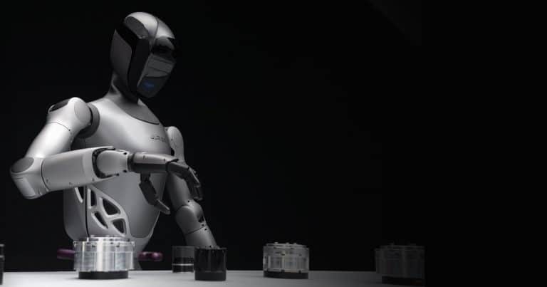 Chinese government expands humanoid retail stores to boost adoption