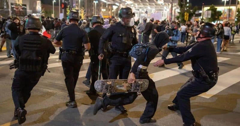 Iran draws 2-2 with New Zealand amid protests in Los Angeles