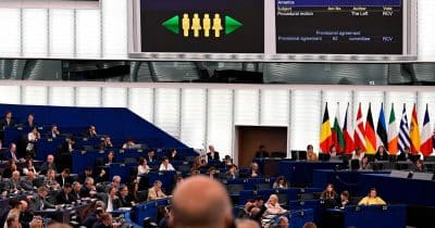 EU lawmakers approve trade deal with US to prevent tariff conflict