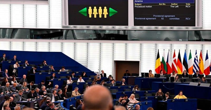 EU lawmakers approve trade deal with US to prevent tariff conflict