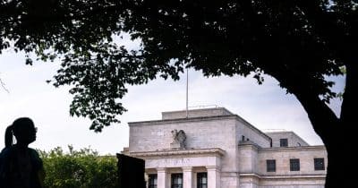 Federal Reserve projects long-end yields at decade highs by 2026
