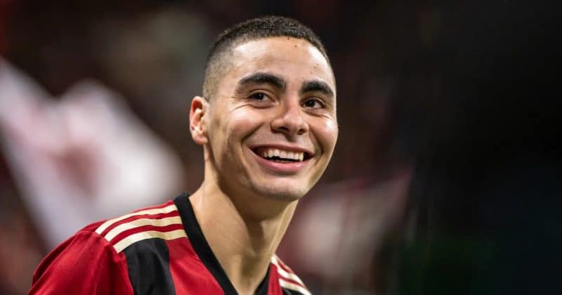Miguel Almiron becomes first player sent off for covering his mouth at the World Cup