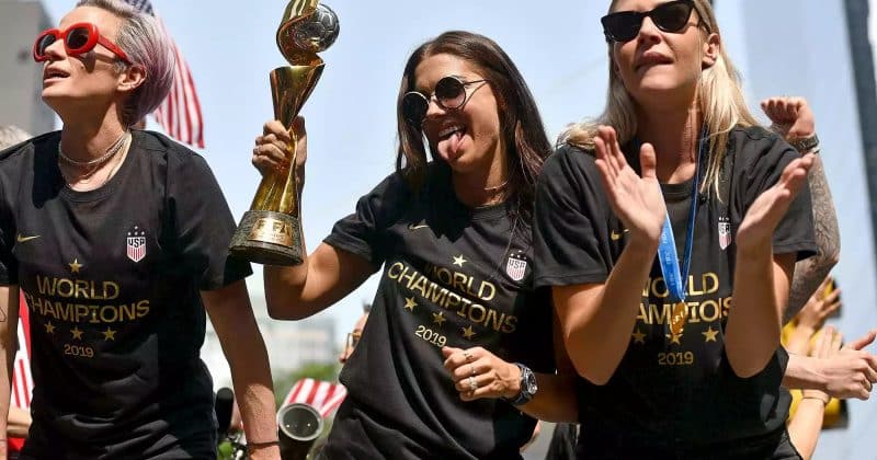 US defeats Australia 2-0, advances to World Cup knockout rounds