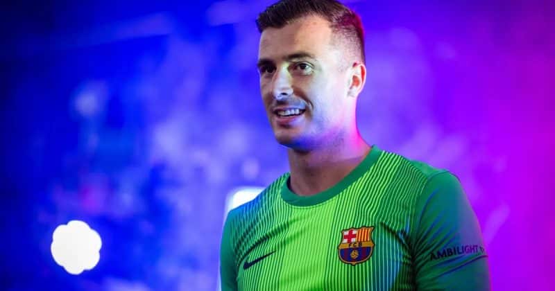 Panathinaikos signs Barcelona goalkeeper Iñaki Peña in €3M deal