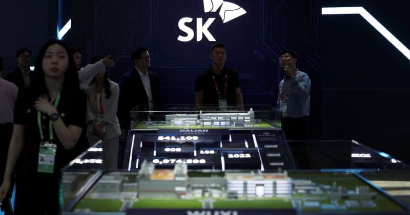 South Korea’s government discusses major chip investments with Samsung, SK Hynix