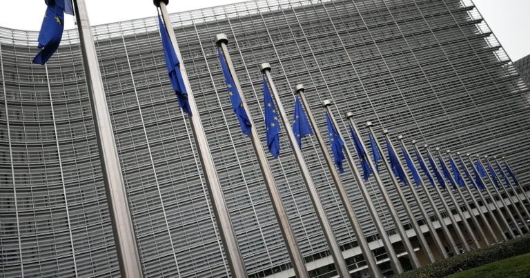 EU governments adopt legislation to remove import duties on US goods