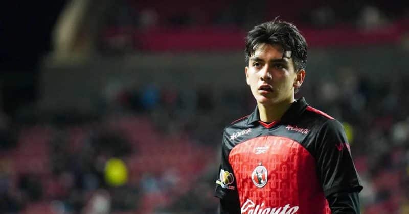 Manchester United targets teenage World Cup star Gilberto Mora