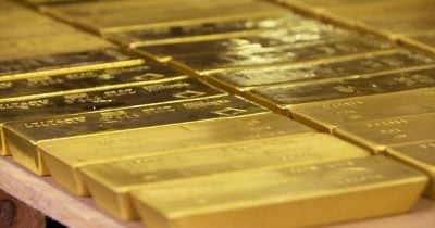Spot gold rises 1% to $4,064.56 amid inflation concerns