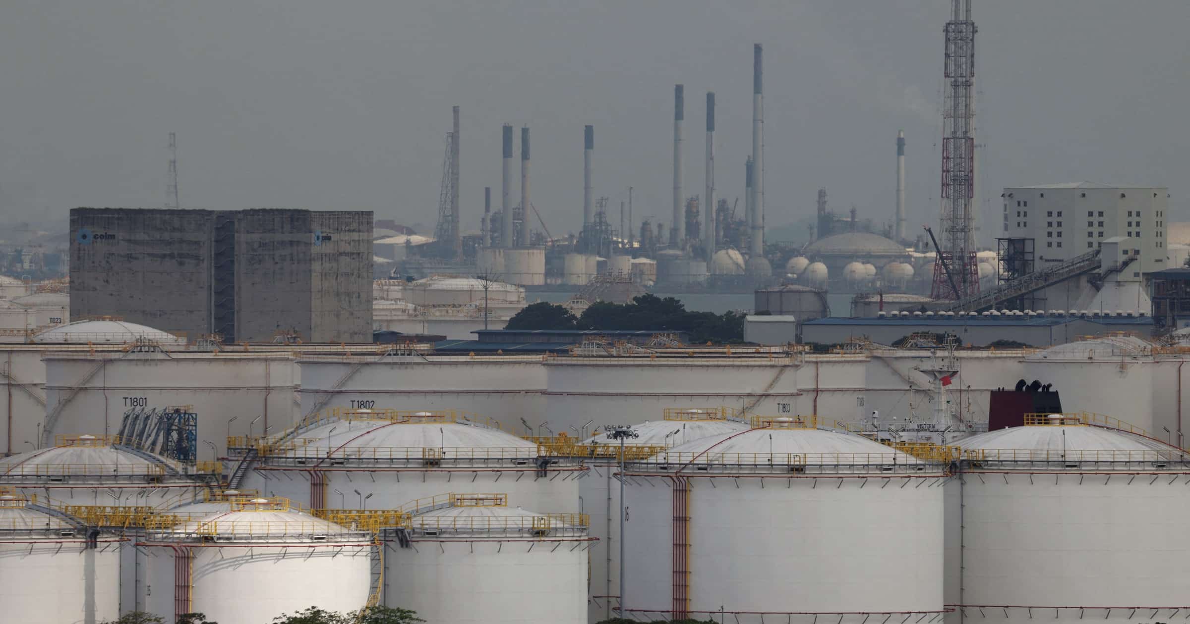 Middlemen offer Iranian oil to Indian refiners after US waiver