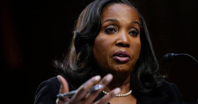Supreme Court allows Federal Reserve Governor Lisa Cook to remain in office during challenge against Trump