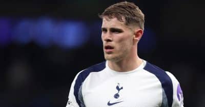 Micky van de Ven delivers standout tackle to stop Hakimi in World Cup