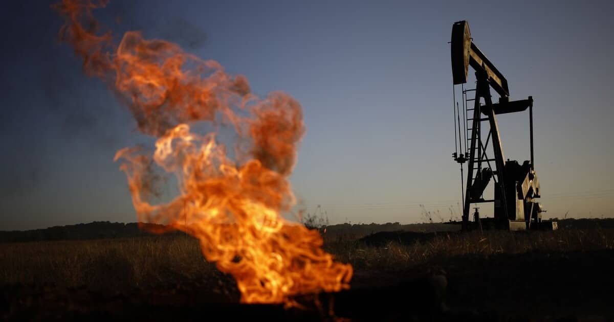 US oil production reaches record high in April as output climbs to 13.47 million barrels per day