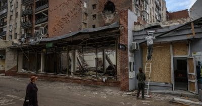 Russian glide bombs kill two in Ukraine amid intensified campaign