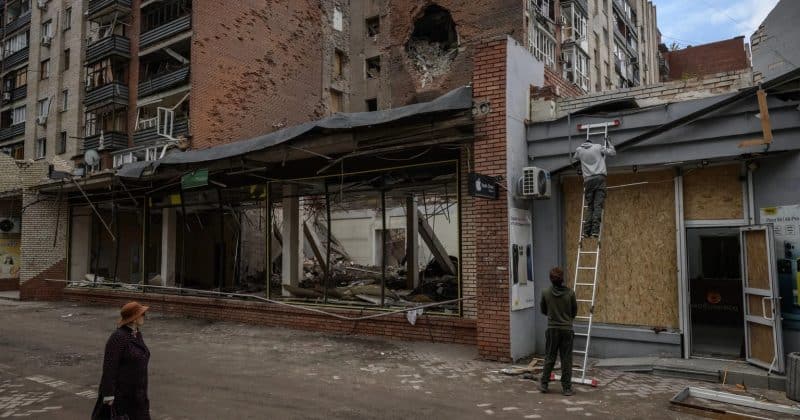 Russian glide bombs kill two in Ukraine amid intensified campaign