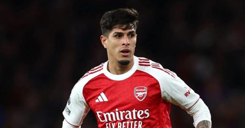 Arsenal’s Piero Hincapie receives red card for covering his mouth in World Cup loss to Mexico