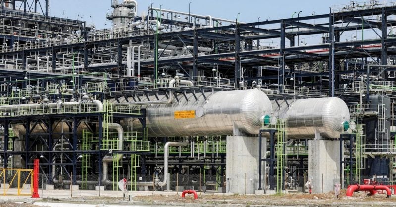 Nigerians flock to $40B Dangote Refinery IPO, eye market transformation
