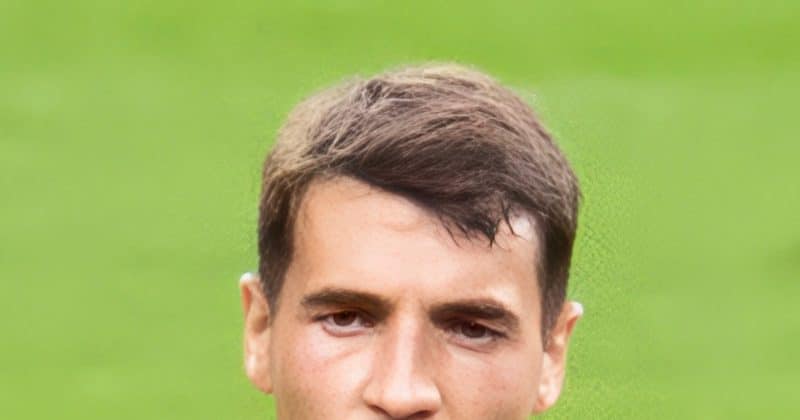Porto signs defender Jakub Kiwior on permanent deal from Arsenal