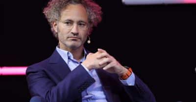 Palantir CEO criticizes AI labs for ‘tokenmaxxing,’ backs enterprise control of AI
