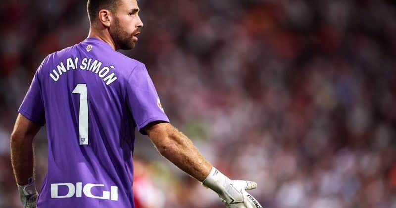 Unai Simon warns teammates to keep Cristiano Ronaldo away from box