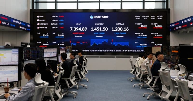 Bank of Korea warns single-stock leveraged ETFs tied to Samsung and SK Hynix are rattling markets