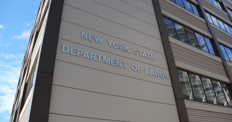 US labor force participation rate drops to lowest since December 2023, and crypto markets see opportunity