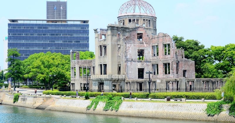 UK government warns of urgent need for AI guardrails, drawing Hiroshima comparison