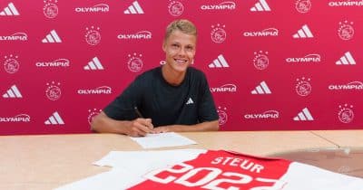 Newcastle United agrees to sign Sean Steur from Ajax for €27M