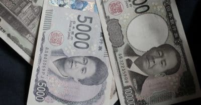 Hedge funds turn bearish on yen as currency nears 40-year low, supercharging carry trades