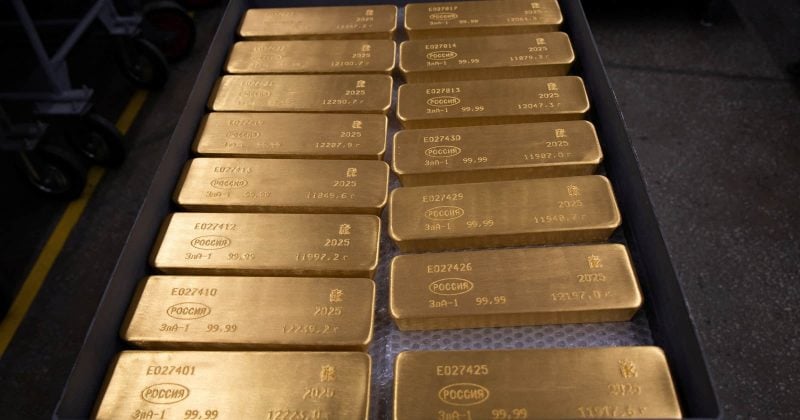 Gold wavers as US-Iran tensions rise, Fed minutes awaited