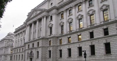 UK government faces pressure to scale back long-dated debt sales amid political uncertainty