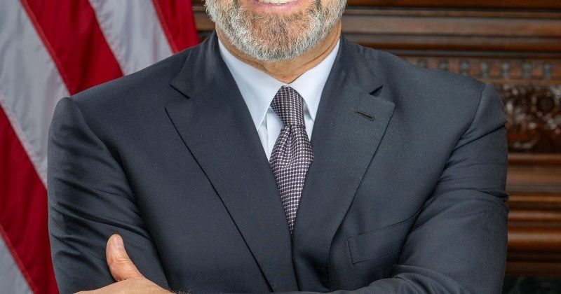 Commerce Secretary Lutnick pressures Samsung and SK Hynix to move memory chip production to the US