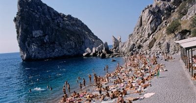 Russian tourists flock to Crimea despite drone attacks and power outages